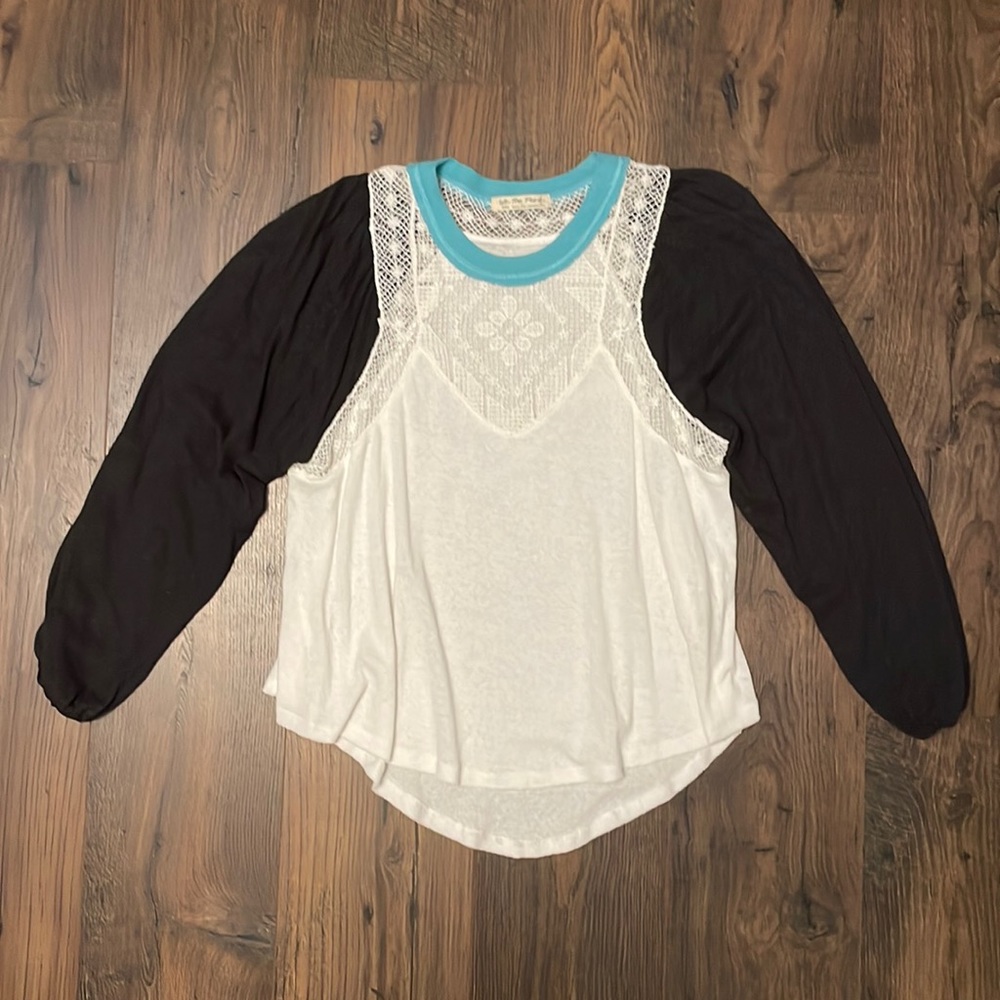 WE THE FREE FLOWY TOP WITH PUFFY SLEEVES SIZE SMALL